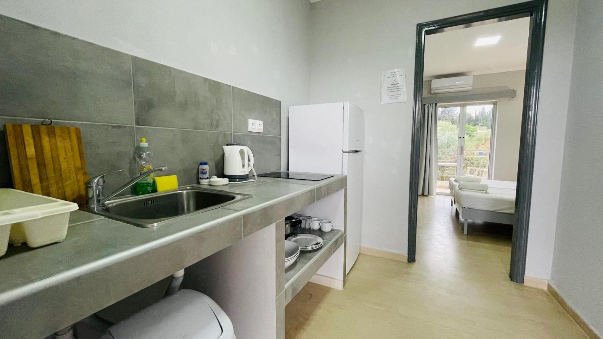 Full House Kavos Hotel ภายนอก รูปภาพ