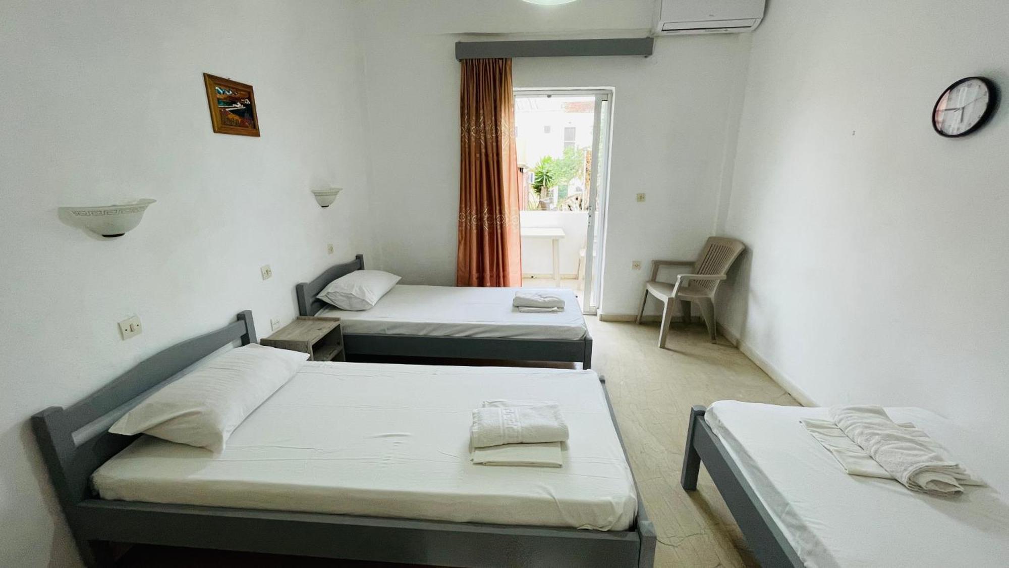Full House Kavos Hotel ภายนอก รูปภาพ