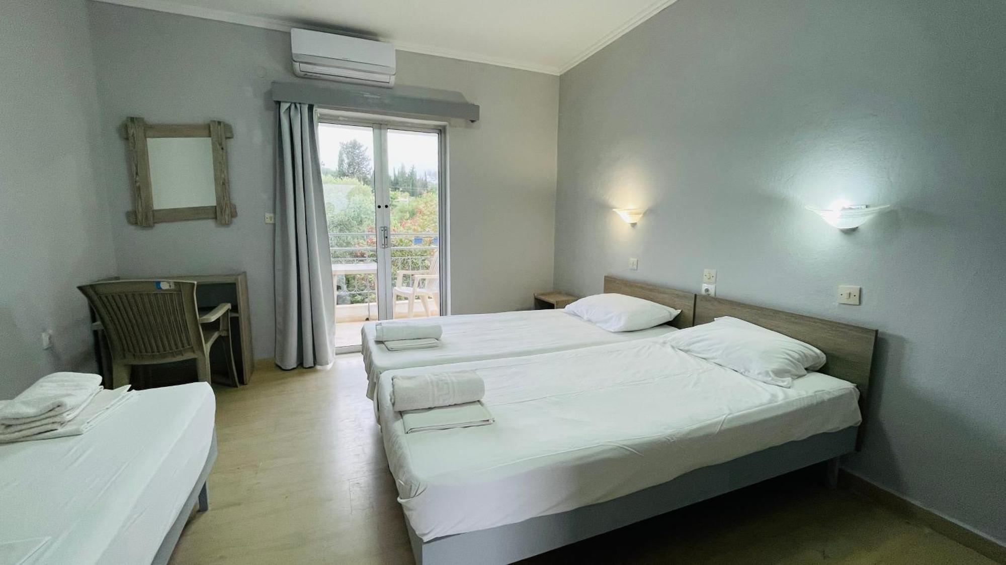 Full House Kavos Hotel ภายนอก รูปภาพ