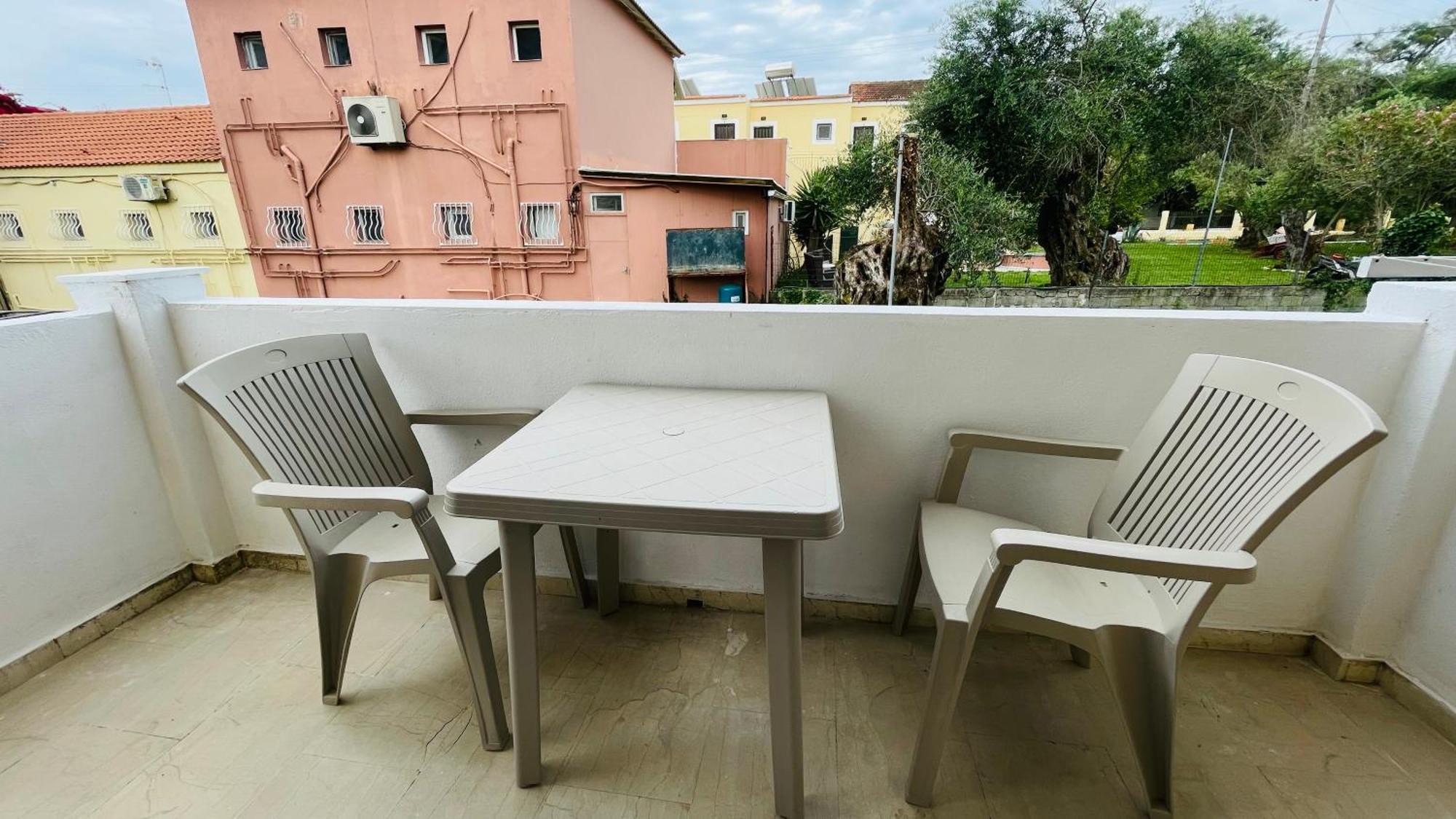Full House Kavos Hotel ภายนอก รูปภาพ