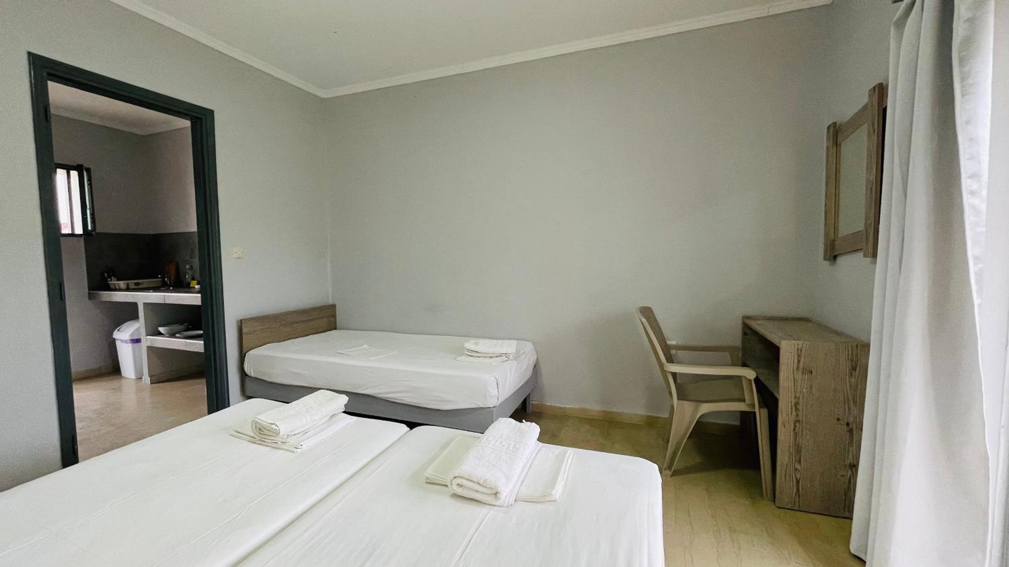 Full House Kavos Hotel ภายนอก รูปภาพ