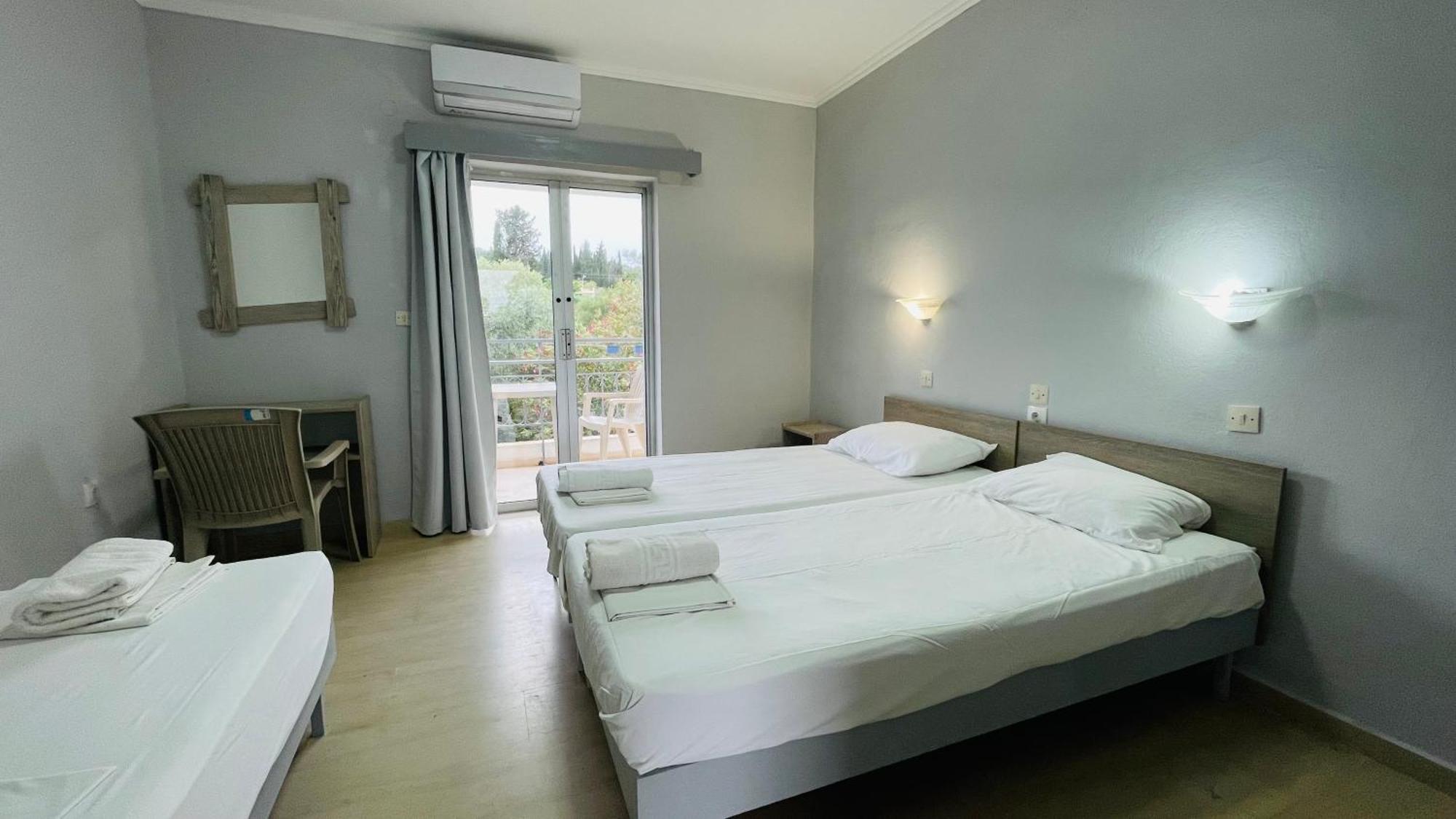Full House Kavos Hotel ภายนอก รูปภาพ